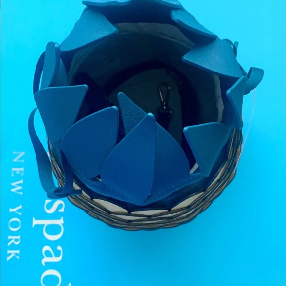 Collectible NWT Kate Spade Pineapple
Crossbody Bucket Bag Amazing Colada… - Picture 10 of 12